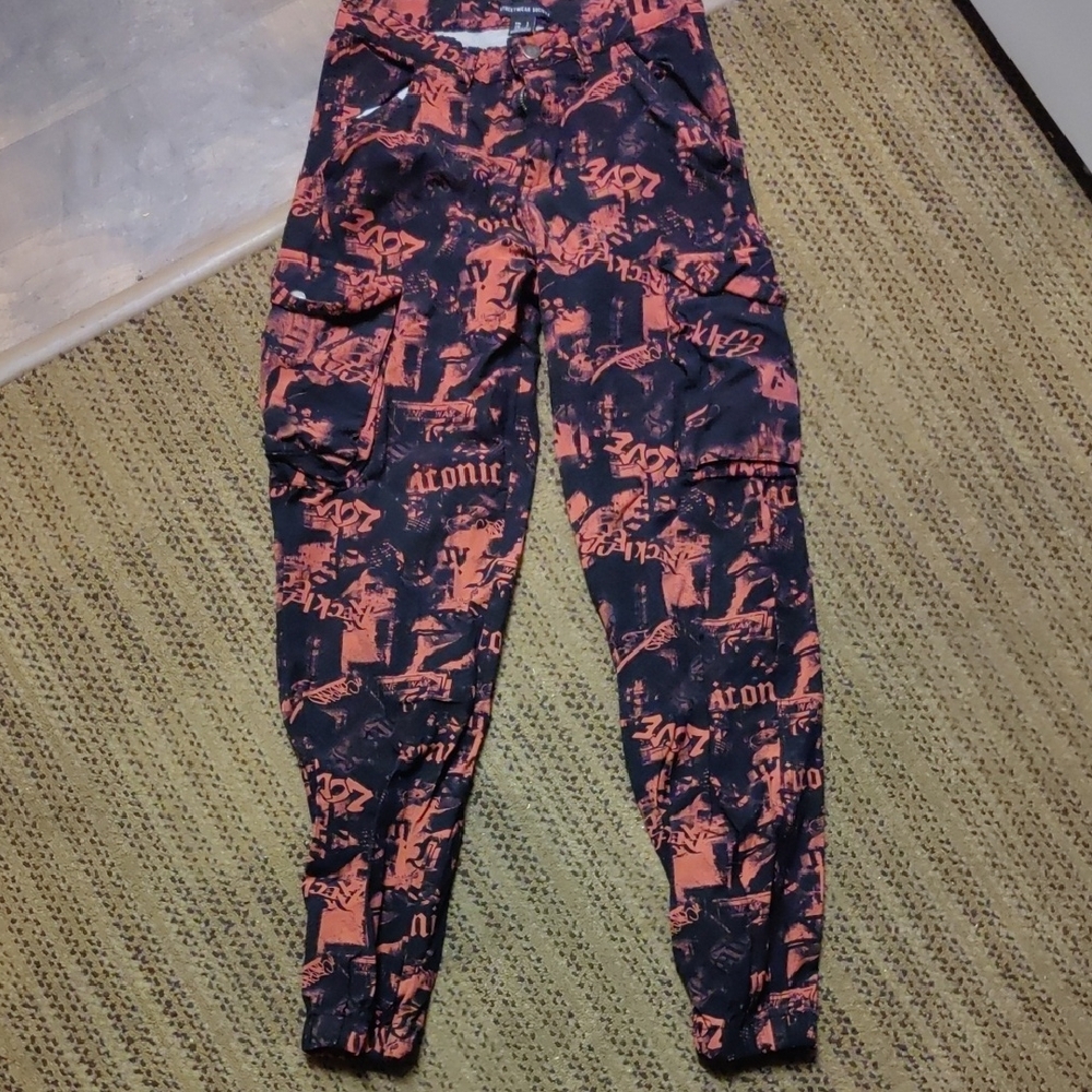 Stylish Black and Red Pantsuit